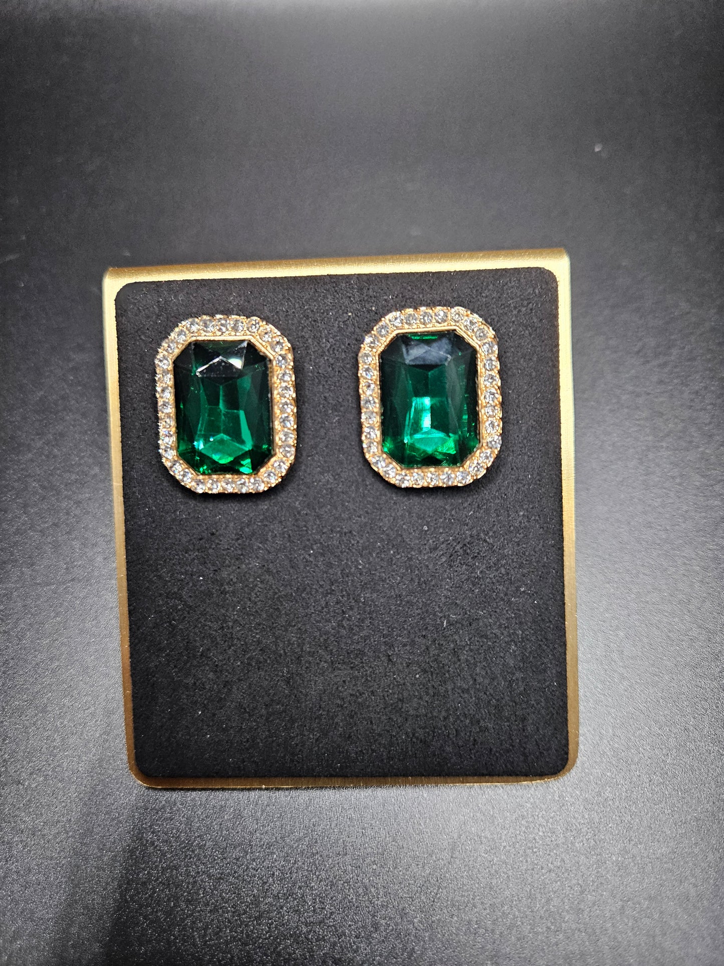Simple Studs